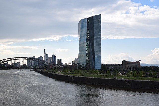 latham-ny-banks-640x480-73607153.jpeg