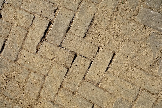 road-paving-640x480-80990613.jpeg