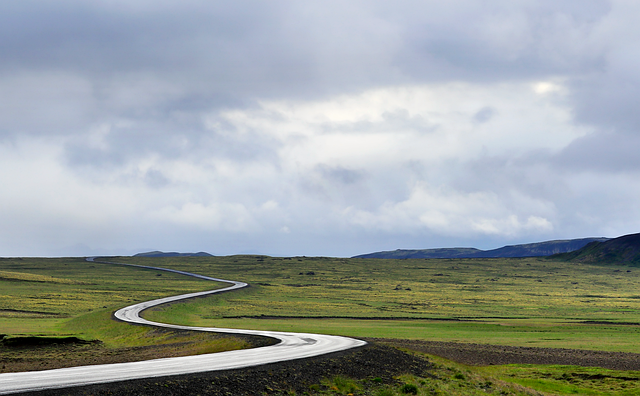 road-paving-640x480-72386356.png