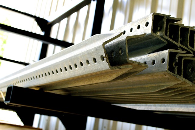 glue-laminated-beam-vs-solid-wood-beam-640x480-51150686.jpeg