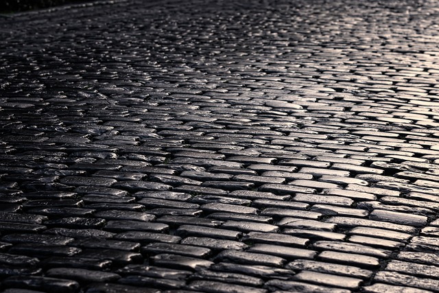 road-paving-640x480-50623702.jpeg