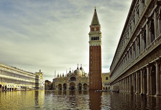 water-damage-640x480-92278221.jpeg